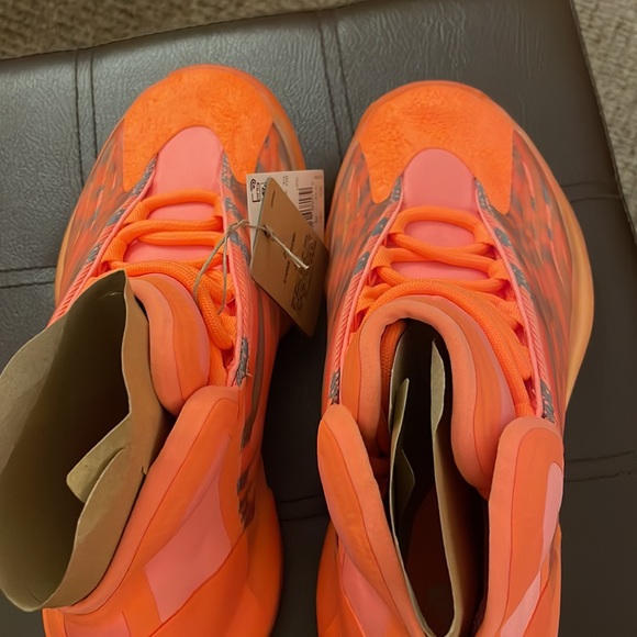 2023
Yeezy Quantum 'Hi-Res Orange Men's size 5 brand new - never worn - Picture 5 of 8